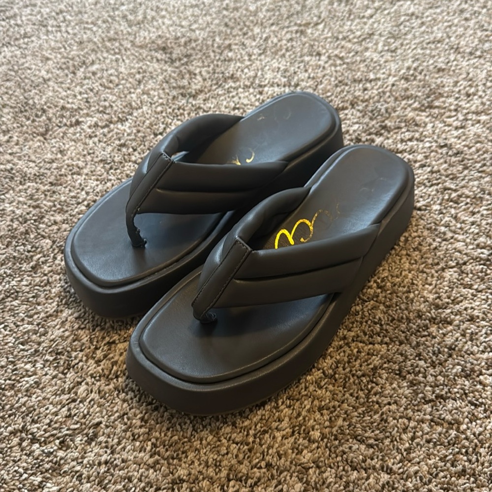 Coocci Brand Puffer Sandals Size 7